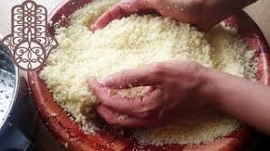 Je suis un mélange d'épices particulièrement employé dans la cuisine orientale. Comment Preparer La Semoule De Couscous Youtube
