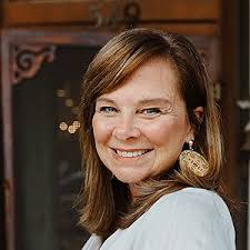 Leann Gregory's Instagram, Twitter & Facebook