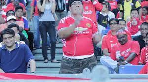 United fans had also gathered at the lowry hotel where their side's players were staying prior to the match. Watch This Manchester United Fan Dance The Night Away For The Win