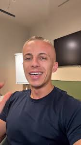 „Ein Handschlag sagt mehr als 1.000 Worte., Doch nur, wenn der Mann  dahinter noch Rückgrat hat.“, In einer Welt voller Blender ist Integrität  die neue Rebellion., Dein Ruf ist kein Aushängeschild –, ...