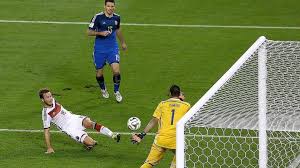 Mario Gotze Im Dfb Team Gegen Polen Gesetzt Mario Fussball Dfb Team