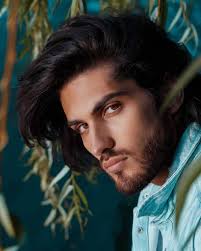 When you go for your haircut in between growing it out, you want to work with your barber on a plan to grow these areas of your hair out to the same length. How To Grow Your Hair Out For Men Tutorial Hairstyle Ideas