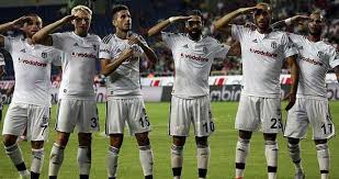 Beşiktaş'la şampiyonlar ligi için i̇stanbul'a gelen i̇talyan napoli takımının taraftarları türkiye'ye olaylı bir giriş yaptı. Skenderbeu Besiktas Maci Ne Zaman Saat Kacta Hangi Kanalda Son Dakika Spor Haberleri