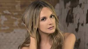 Hire Ella Langley for Private & Corporate Events