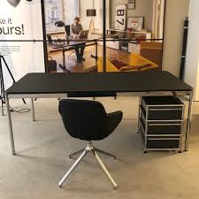 Schlichtes, modernes design und vielseitigkeit. Usm Haller Schreibtisch 1 X 2 M Linoleum Schwarz Online Shop Teuber Wohnfeelosophie Design Mobel Graz Steiermark