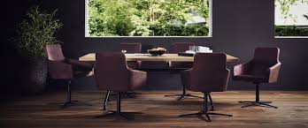 It generally offers one type of food (a kind of bread with cheese and tomato sauce) which you then choose what ingredients to add on top of it. Interior Wagner Living Interior Design Mobel Aus Der Stuhlmanufaktur