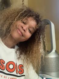 We tapped four celebrity stylists for their top tips on how to ditch the tools. Beauty Editors Influencers And Experts Reveal Their Air Drying Routines For Wavy Curly And Coily Hair Allure