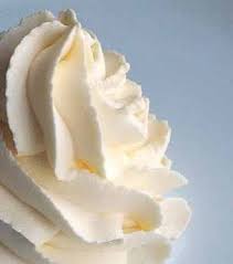Montare la panna, usare i coloranti e decorare con sac à poche. Ricetta Segreta Per Non Far Smontare La Panna