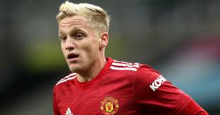 Donny van de beek (born 18 april 1997) is a dutch professional footballer who currently plays as a midfielder for manchester united in the english premier league. Ziyech Offers Two Word Advice To Van De Beek Over Man Utd Struggles
