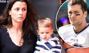 Tom brady took to instagram on wednesday to share a cute shot of his son, benjamin, wearing his football gear. Kelly Ripa Makes Fun Of Tom Brady S Ex Bridget Moynahan Daily Mail Online