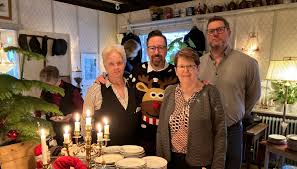 Officersmässen bjöd hemlösa på julbord