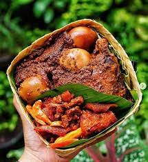 Yang unik dan enak dari mie ayam goreng mekaton ini adalah tanpa kuah atau digoreng. 10 Kuliner Pagi Di Jogja Wajib Coba