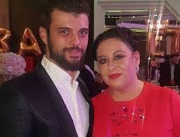 Oana roman şi familia, prima apariţie în trei, după ce ea şi marius au fost la un pas de divorţ! Oana Roman ReacÈ›ie Despre RelaÈ›ia Lui Marius Elisei Cel Mai Dureros Mesaj Evenimentul Zilei