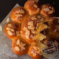 Rezept Fur Drei Konigskuchen Ohne Rosinen Der Trotzdem So Lecker Fluffig Schmeckt Wie Vom Backer Abgucken Bei Einer Backerin Kon Konigskuchen Kuchen Rezepte