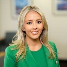 Janet Clausen's Instagram, Twitter & Facebook