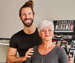 Découvrez étape par étape comment maquiller vos yeux en fonction de leurs formes et de leurs couleurs. Mode D Emploi Un Maquillage Parfait Pour Les Cheveux