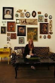 Create Your Own Gallery Of Vintage Art At Home Decor Vintage House Vintage Home Decor