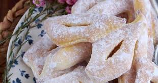 Bugnes Bugnes Moelleuses Bugnes Au Rhum Beignets Au Rhum Recette De Bugnes Recette Facile De Bugnes Bugnes Au Rh Bugnes Bugnes Moelleuses Recette Beignet