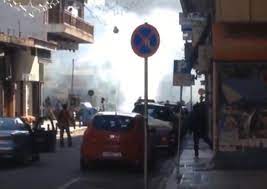 Άμεση ενημέρωση για όλες τις εξελίξεις. Nea Video Apo Ta Epeisodia Sto Agrinio Astynomikoi Koitoyn Tis Symplokes Agriniopress