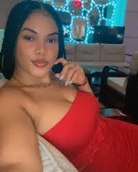 Betty Queen's Instagram, Twitter & Facebook