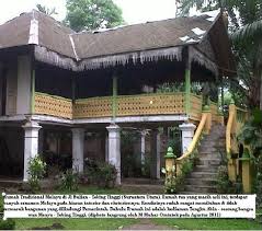 Ciri istimewa senibina rumah tradisional melayu yang pertama adalah bumbungnya. Rumah Melayu Tebing Tinggi Sumatera Utara Rumah Tradisional Melayu Ini Kondisinya Sudah Cukup Tua Dahulu Merupakan Tempat Kedia Arsitektur Bangunan Rumah