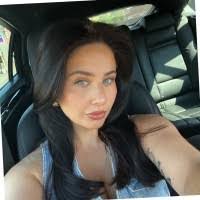 Amy Bateman's Instagram, Twitter & Facebook