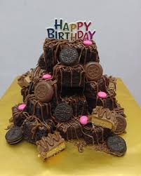 Brownie Birthday Cake Tower Google Search Birthday Cake Brownies Holiday Cakes Cake Tower