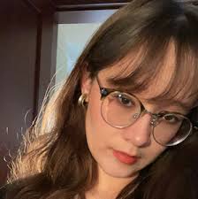 Karen Dellinger's Instagram, Twitter & Facebook