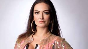 How tall and how much weigh laura keller? Laura Keller Tem Alta Adiada De Maternidade