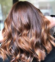Brushing cheveux maquillage cheveux blonds cheveux caramel cheveux mi long coiffure et beauté perruques couleur caramel cheveux blonds balayage cheveux blancs. Inspiration Le Balayage Sur Des Cheveux Chatain