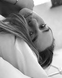 Selfie In Bed Bed Photoshoot Black And White Selfie Bed Pictures Instagram Selfie