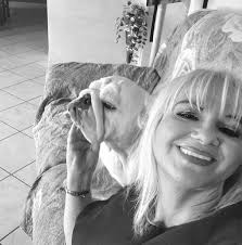 Fingo uno svenimento 😂 pur di non ammettere che non ha sentito mia madre  😂 @varamomassimo @angela_a_modo_mio #moglieemarito #mammaepapa #ridere  #coppia #maaaèvale