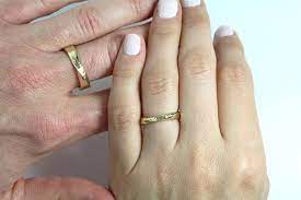 Wedding Bands Set Hammered Mobius Wedding Set Ring Set Etsy Wedding Band Sets Wedding Ring Sets Elegant Wedding Rings