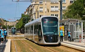 Vous cherchez des idées de sorties, dans la une influenceuse de caen dans capital et la piscine de ouistreham toujours fermée : 12 12 Caen Von Der Gummibahn Zur Strassenbahn Burger Pro Citybahn