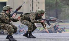 Η εθνική φρουρά συνεχίζει να εξελίσσεται και να εξοπλίζεται. E8nikh Froyra Etwn 55 E3oplistika Gerasmenh Aktinografia Toy Oplismoy Pentapostagma