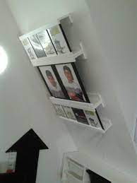 ikea idee schilderijhouders tegen schuine wand attic bedroom kids slanted walls attic bedroom
