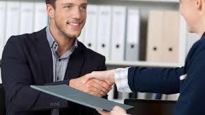 Kadang ada saja orang di kantor yang menutup diri, padahal situasinya ada anak baru butuh bimbingan dan harus bekerja sama dengan dia nantinya. 5 Cara Cerdas Biar Dapat Kerja Di Perusahaan Besar Bisnis Liputan6 Com