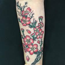 Illustration de la beauté et de la saison très brève de la floraison, les fleurs du cerisier sont une option fréquente de tatouage femme bras, avant. Tribal Tattoos X Tattoo Fleur De Cerisier