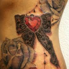 Sieh dir an, was larry sinner (larrysinner) auf pinterest, der weltweit größten sammlung von ideen, entdeckt hat. Guivy Guivy Art For Sinners Guivy Art For Sinner Tattoo Geneve Geneva Switzerland Lace Dentelle Rubis Red Bijou Jewel