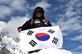 主演：文彬 / 郑信惠 / 김홍빈 / 박태인 / 白载民 类型：剧情 / 爱情 首播：2020年04月14日 集数：6集 简介：《人鱼王子》网络短剧《人鱼王子》讲述了因为去江原道毕业旅行的惠利和充满谜团的佑赫相遇而展开的推理幻想罗曼史。 0um7t5yqyhk2zm