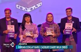 Coklat cadbury dairy milk chocolate 65 gram. Kerenyahan Varian Coklat Baru Cadbury Dairy Milk Oreo