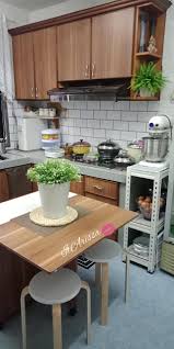 Dua kaki belakang diatur lebih jauh dari dua kaki depan. Susun Atur Dapur Kecil Seorang Home Baker Buat Stor Khas Untuk Lebih Kemas Hias My