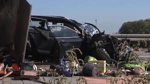 Die autobahn war deshalb in fahrtrichtung münchen für mehrere stunden gesperrt. Schwerer Unfall Auf Der A9 Bei Leipzig Lkw Kracht In Gegenverkehr Vier Menschen Tot Vier Weitere Verletzt