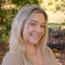 Laura Taft's Instagram, Twitter & Facebook