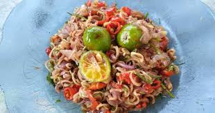 Selain itu lebih berkuah, karena setelah disiram menggunakan minyak goreng panas, sambal matah ditambah. Bumbu Sambal Serai Bali Kedai La Wijaya Sambal Serai Bumbu Bali Facebook Tumis Bumbu Halus Serai Daun Jeruk Lengkuas Daun Salam Dan Petai Sampai Baunya Harum