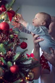 Baby S First Christmas Want A Picture Like This Of Olivia Christmas Baby Pictures Baby Christmas Photos Holiday Baby