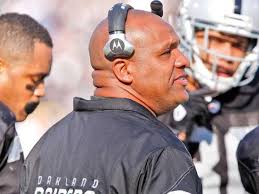 Oakland Raiders fire first-year coach Hue Jackson