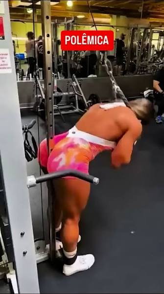 Essa mulher malhando assim quer chamar atenção? #academias #mulher #vulgar