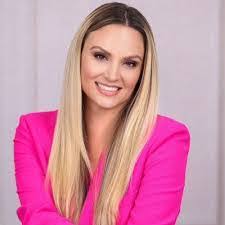 Kim Fetzer's Instagram, Twitter & Facebook