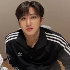 Arab 3racha On Instagram Arab 3racha 201010 تشانقبين الجميع لقد صبغت شعري باللون الأسود أخير ا شخص ا ما علق ع Boyfriend Video Kpop Guys Guys